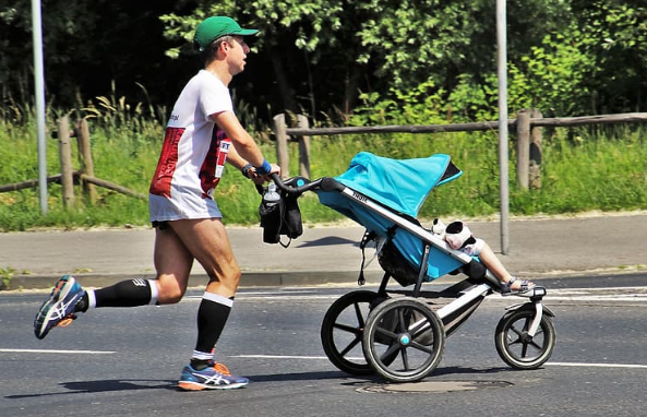babystroller_jogging a man running marathon with a jogging stroller